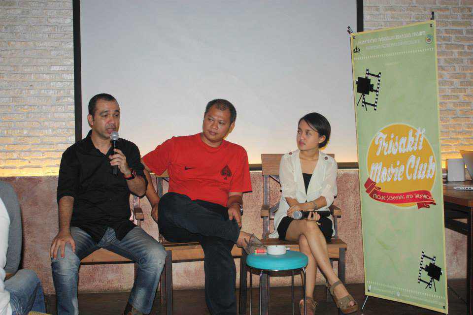 Dea hosted the Trisakti Movie Club Talkshow with the film makers of Sang Pialang, Asad Amar and Saidu Solihin.